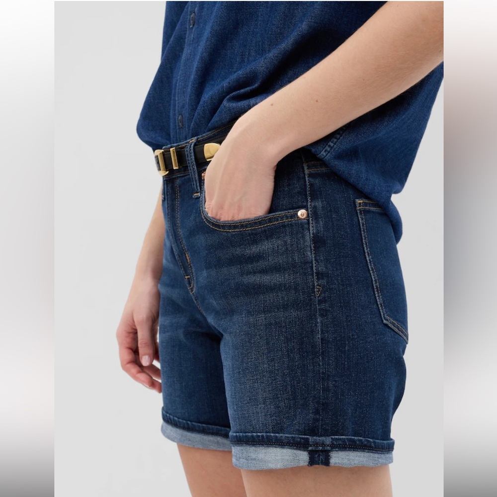 GAP 5” Girlfriend Mid Rise Short - Picture 3 of 7